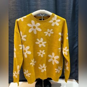 VERSONA On Twelfth Very Yellow Sweater • Never Worn with Tags • AMedium